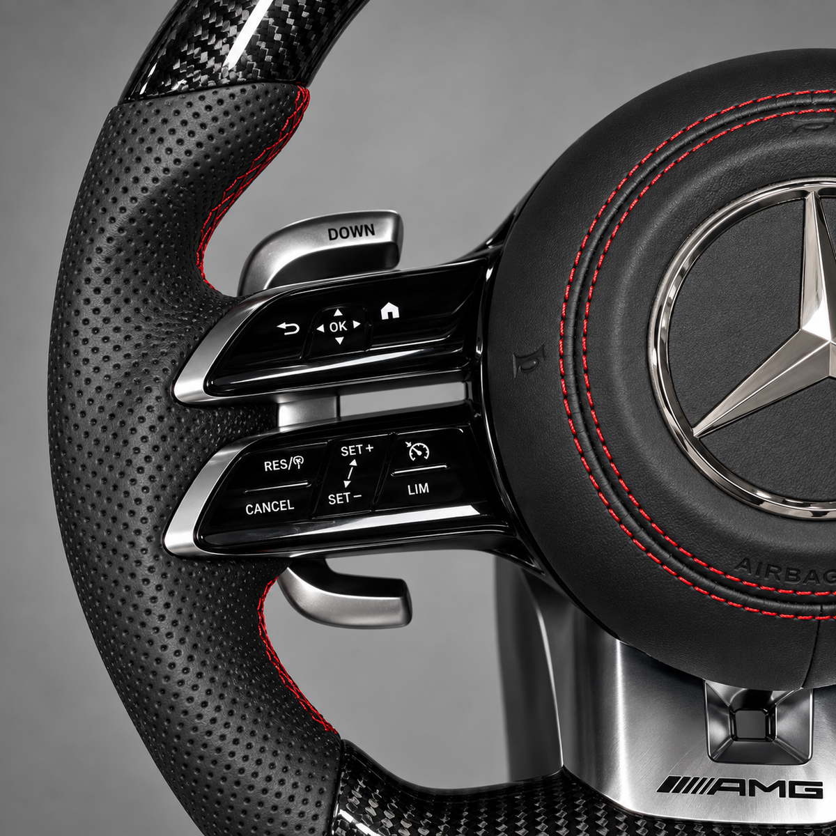 Volant Carbone Custom – Mercedes-AMG | Palettes Chromées & Accents Rouges