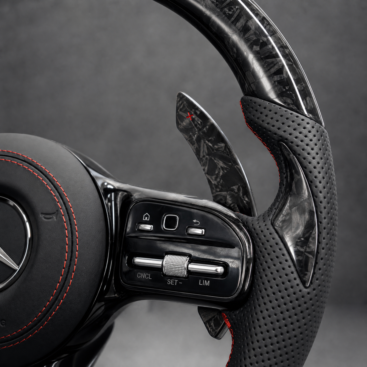 Volant Carbone Forgé Custom – Mercedes-AMG Brabus | Surpiqûres Rouges