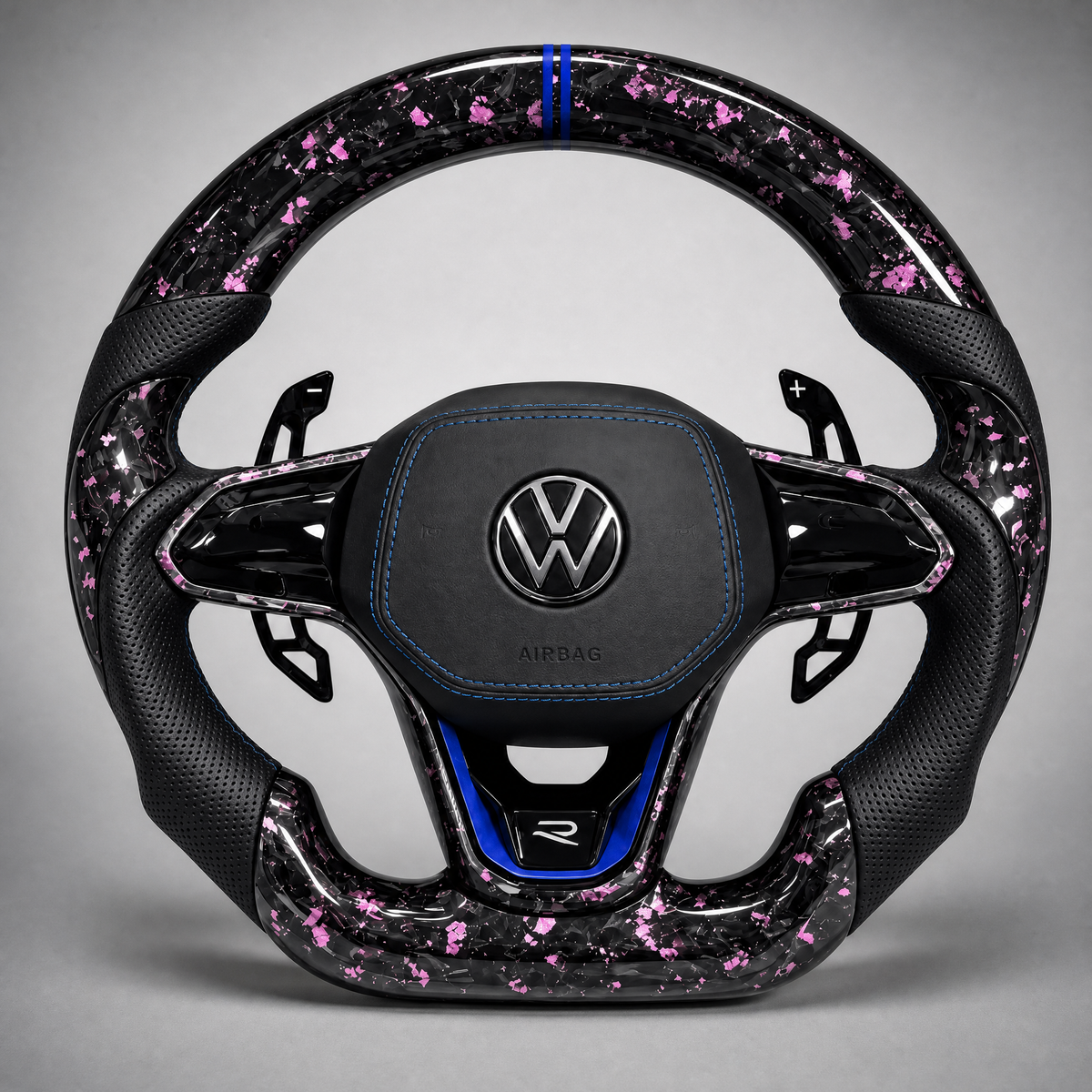 Volant VW Golf R Custom – Carbone Forgé Rose | Accents Bleus & Badge R
