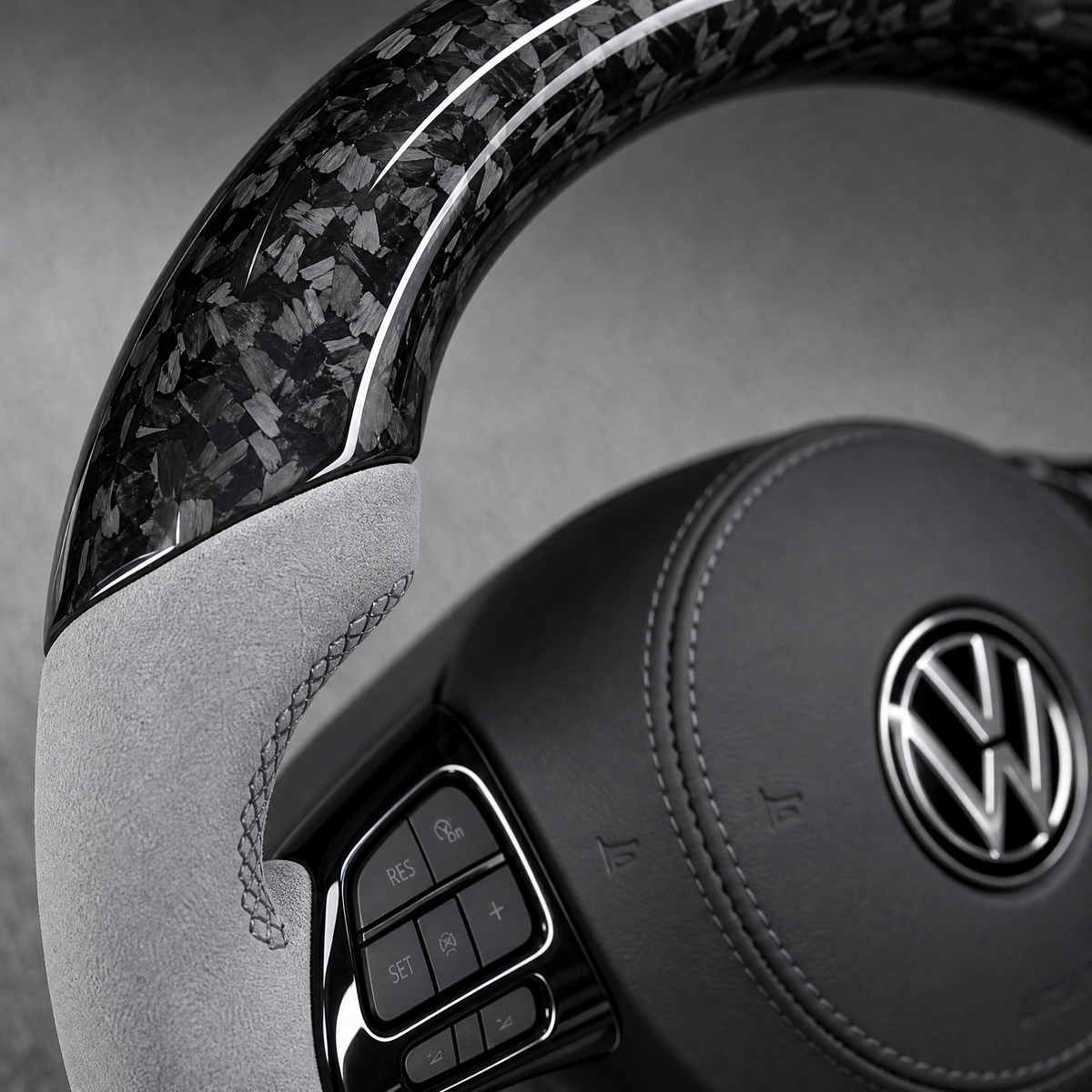 Volant Volkswagen – Carbone Forgé & Alcantara Gris